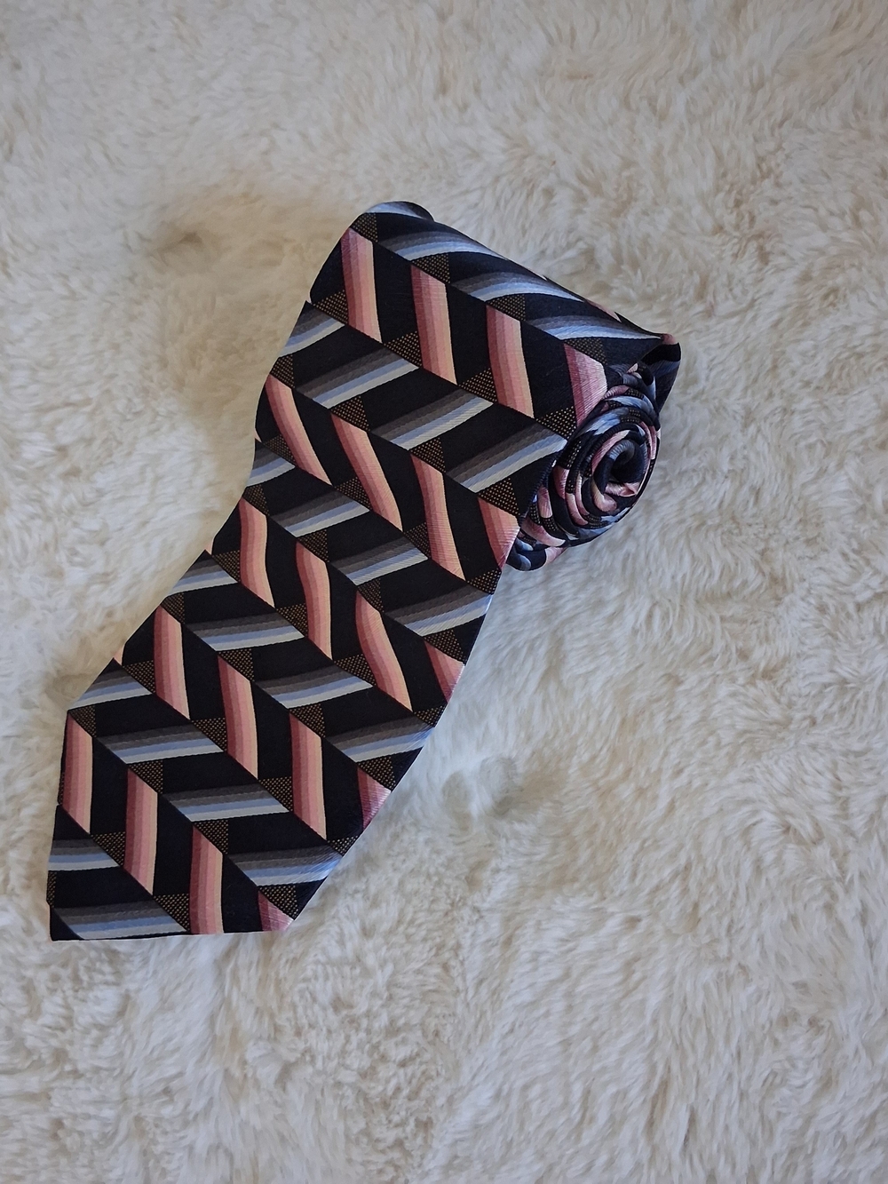 KILBURNE & FINCH Geometric 100% Silk Tie. 60" length